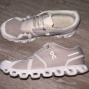 On Cloud Running Sneakers: Cloud 5 
Size 8
Pearl | White